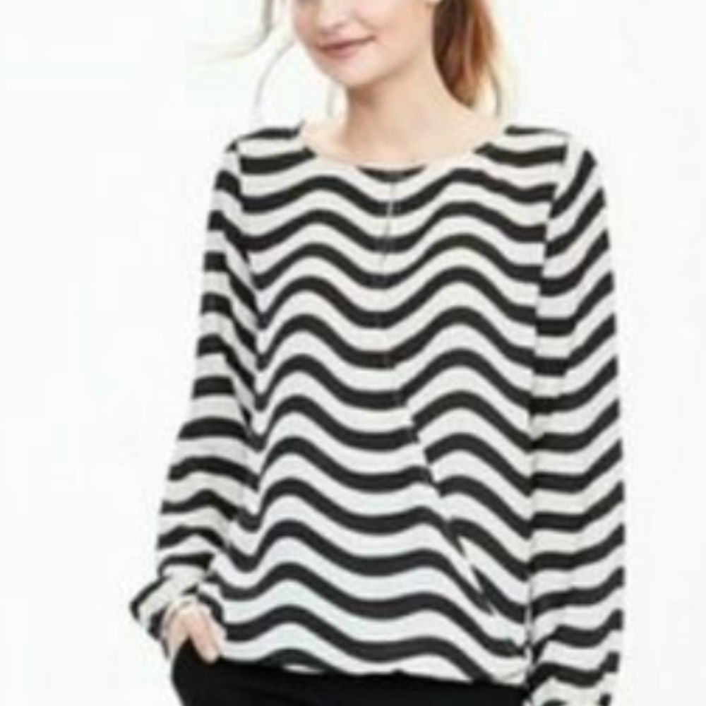 ✅ Banana Republic faux wrap blouse